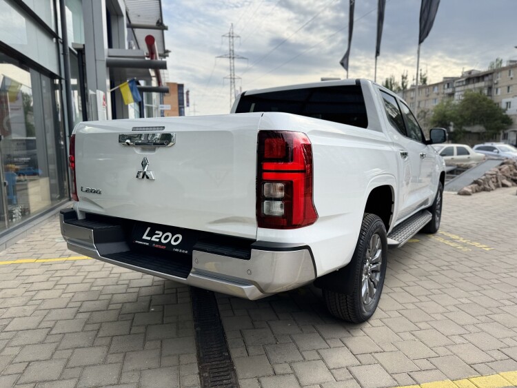 L200