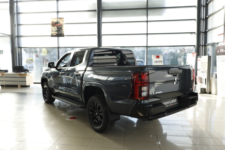 L200